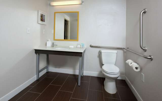 Hampton Inn & Suites Clinton - I-26