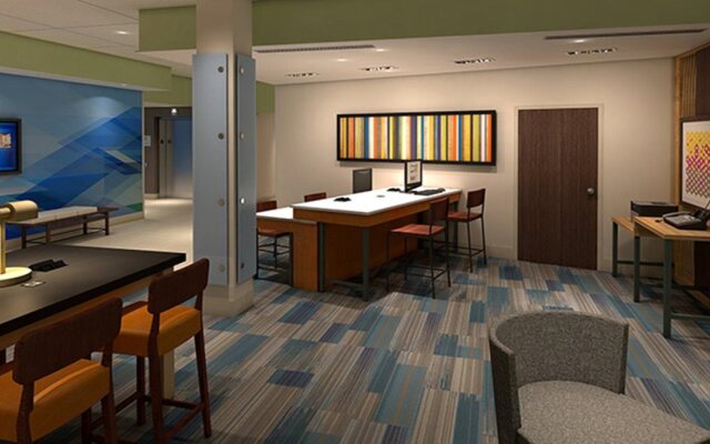 Holiday Inn Express & Suites Denton South by IHG