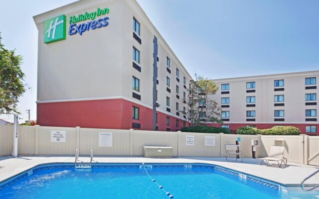 Holiday Inn Express Boston - Saugus by IHG