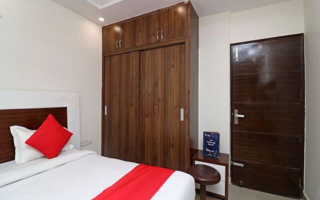 OYO 26170 Hotel Manzana