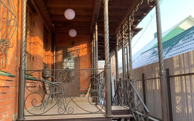 Красный Дом