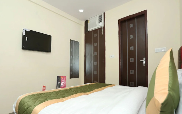 OYO 11952 Hotel Royal India