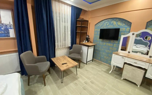 Cemre Suit