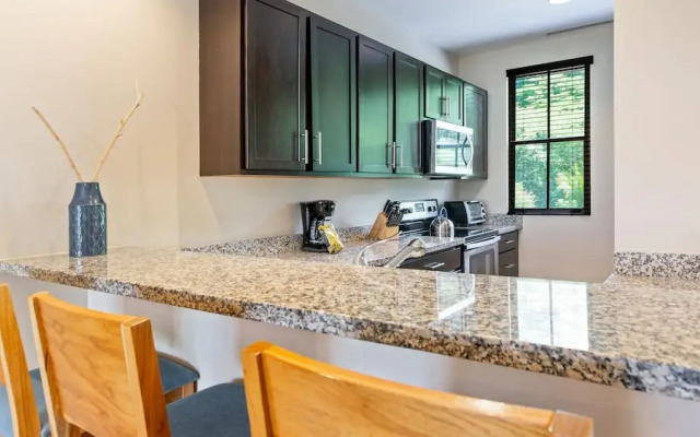 Well-decorated 3rd-floor unit with unique designs and mountainview in Coco