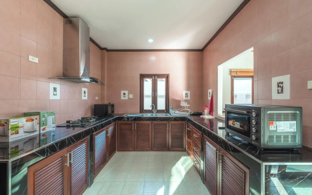 Spacious 4BR Pool Villa in Chalong V155