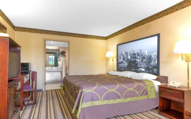 Super 8 by Wyndham Wapakoneta