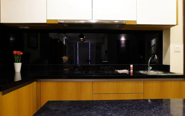 Direct Pool Access Lavenue Apartment
