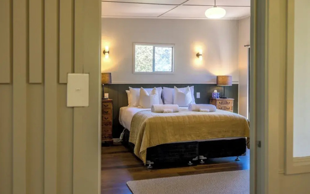 Moana Beach House - Absolute Beachfront