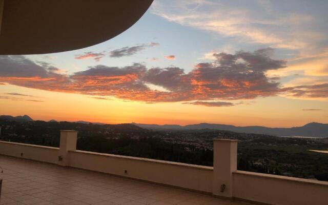 Geomar House 2 Sky And View