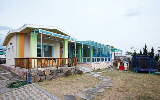 Seogwipo Wolpyeong I-kiz Pension