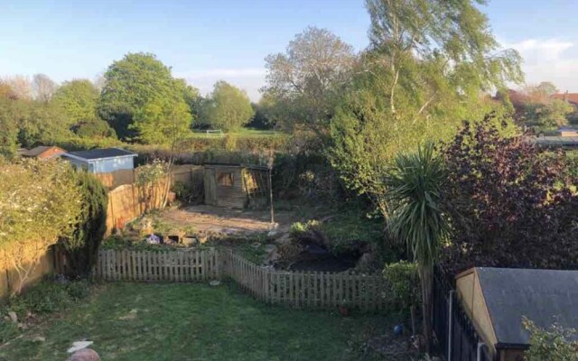 Lovely 5-bed House in Maidstone