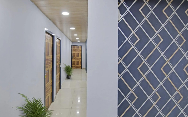 OYO Flagship 70389 Sr Residency