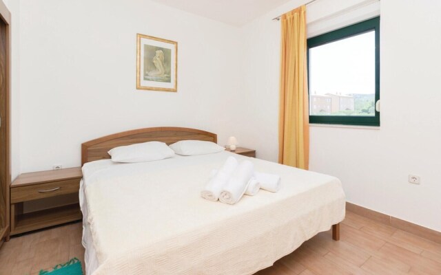 Amazing Home in Pasman With Wifi and 8 Bedrooms