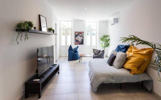 MaxBnb - CLIMATISÉ - Grand Studio 37m2 & terrasse 30m2 - Est