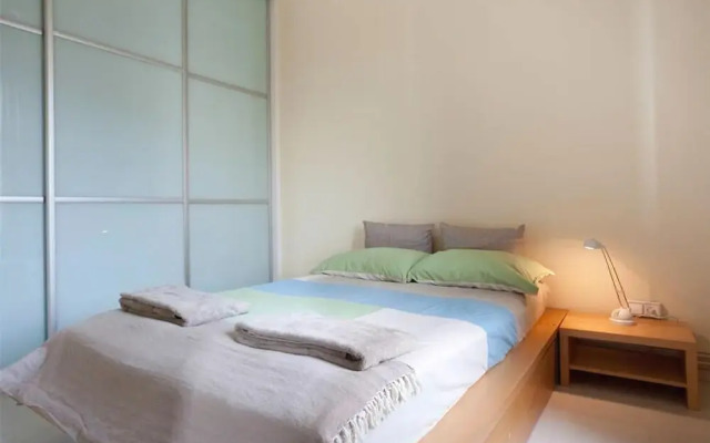 Akira Flats Marina I Apartment