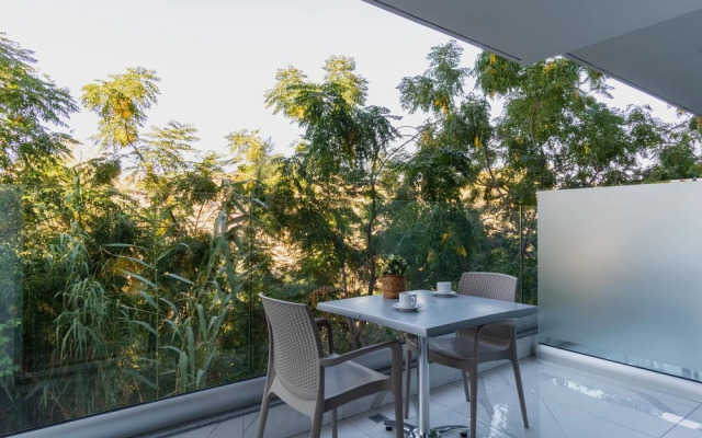 Rio Gardens - Generous Studio w Shared Pool
