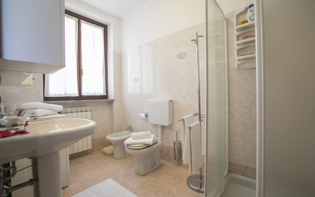 Casa Margherita Luino Hillside