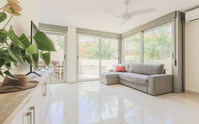 Inviting 2-bed Apartment in Denia, First Beach lin