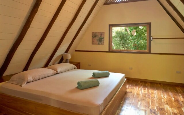 Jungle House- Natural Ocean View Cabin