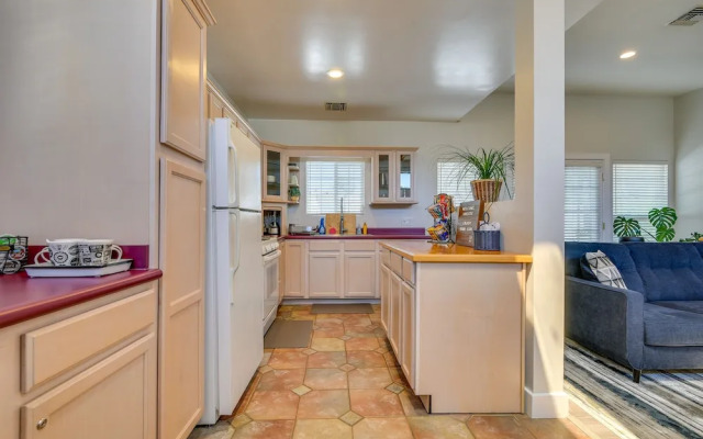 Luxe Pasadena Casita w/ Fireplace & Grill