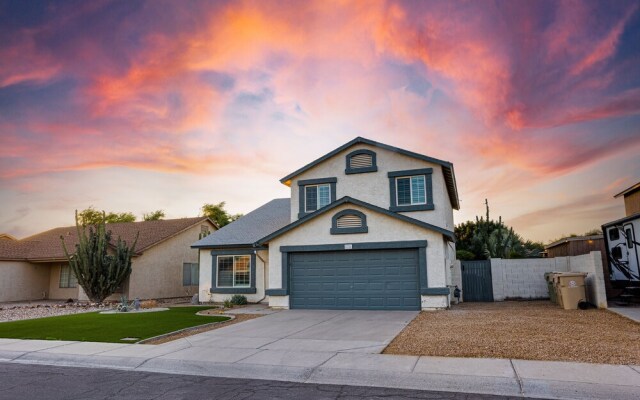 Ocotillo Glendale 4 Bedroom Home by RedAwning