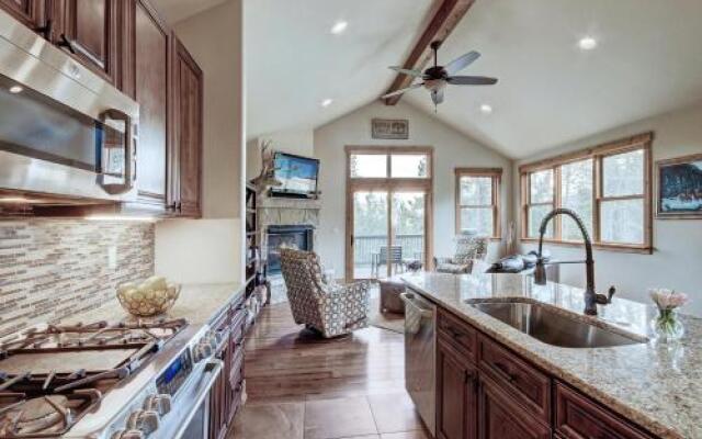 Maggie Point 75 Apartment