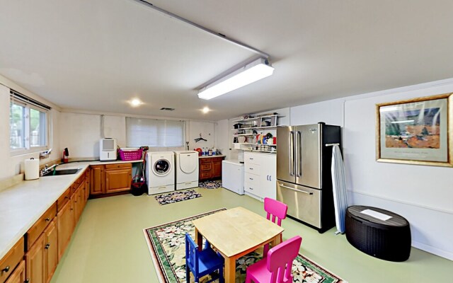 Huge Lake Travis - 4 Bedroom Home