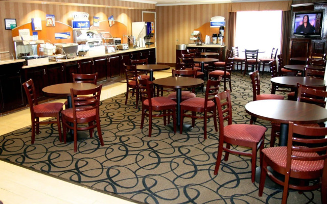 Holiday Inn Express Hotel & Suites Columbus-Groveport by IHG