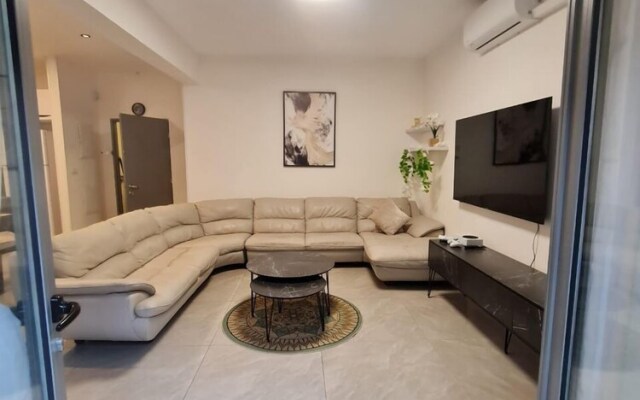 JLM Suites Tower Lincoln  Prime Location