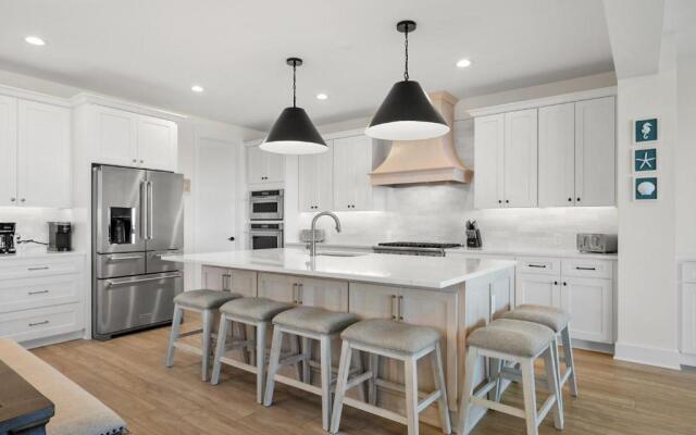 9866beachsidebeautypcwh - Beachside Beauty at Surfview Paradise