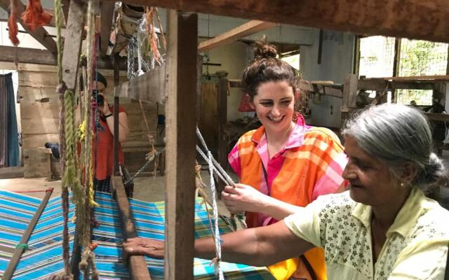 Villa Sooriya Weaving