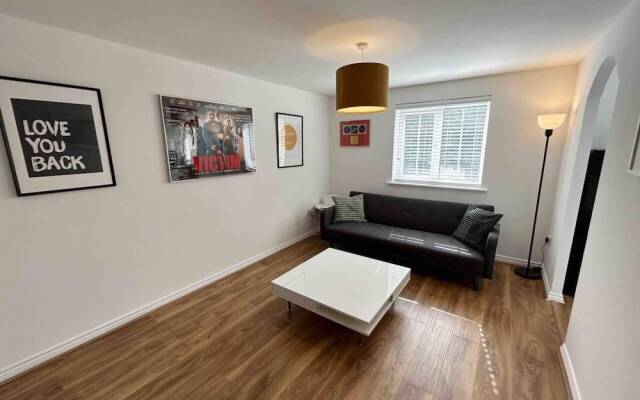 1-bed Apartment in Greater London Next to Station