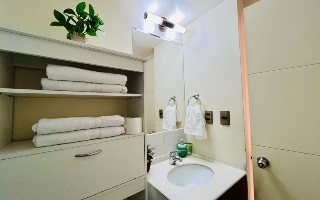 Urban Yard Bus Terminal Home Office Pool Wifi