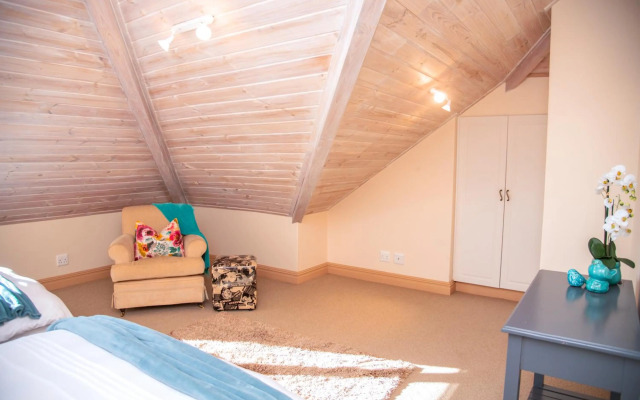 Pezula Magic Retreat - 4 Bedroom Lagoon View Home