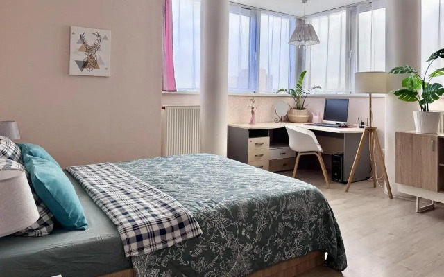 Апартаменты с колоннами InRoomSPb на проспекте Энгельса 136