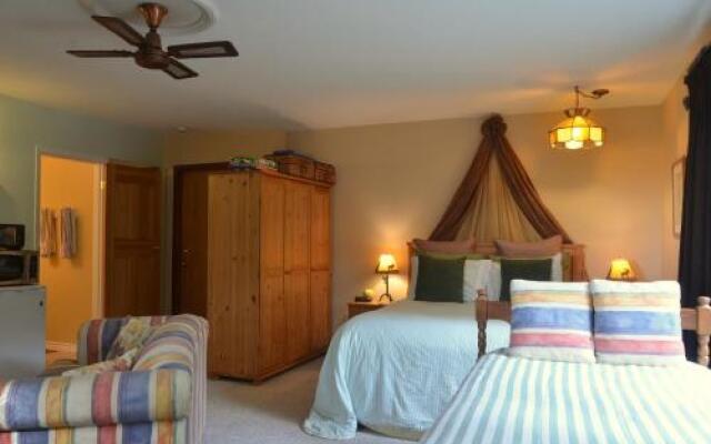 At Nautica Tigh Bed & Breakfast