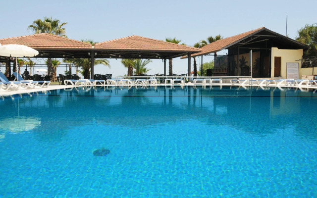 Club Akman Beach Hotel