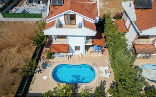 Talia deniz manzaralı 4 odalı lüks Villa