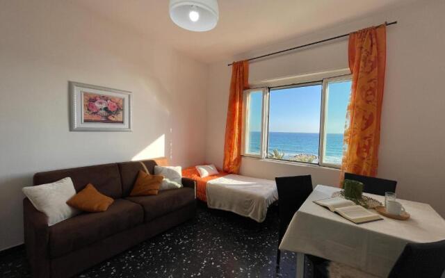 [Rivamare] 3 Locali di fronte al Mare