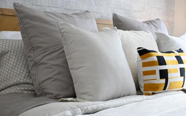 Contemporary 1BR Sleeps4 Balcony/Pool/Gym/DXBHills