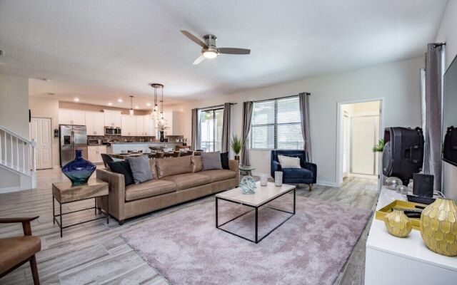 6-Bedroom Villa in Four Corners 1409RF