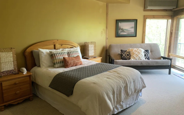 Longhollow Point Inn Studio 1105