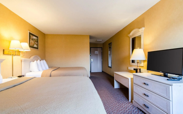 Quality Inn & Suites Manhattan