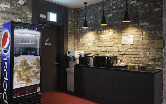 Yellow 8 Hotel