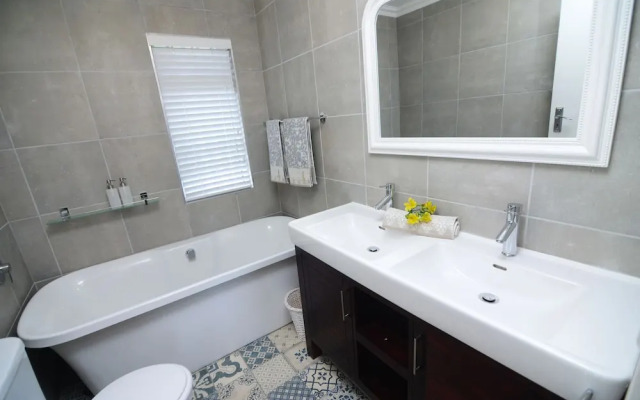 dk villas 1 Harbour View Hout Bay
