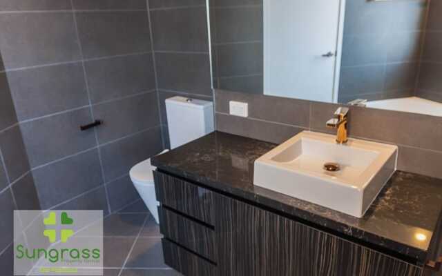 The Peninsula at Hope Island