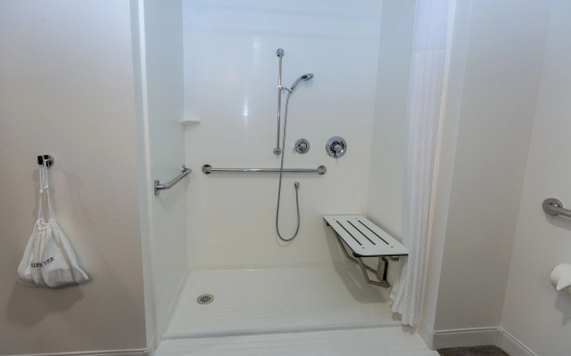 Hampton Inn & Suites Syracuse North Airport Area