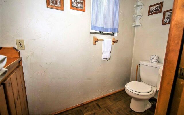 Kelley's Kabin 290 by RedAwning