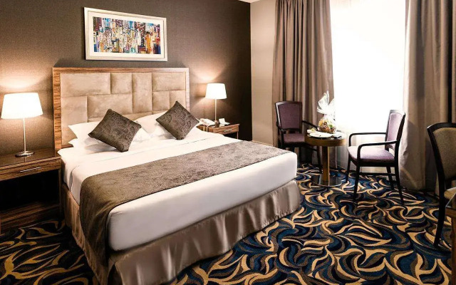 Emirates Plaza Hotel