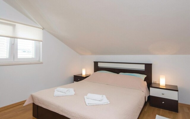 Nice Apartment in Lumbarda With 2 Bedrooms and Wifi